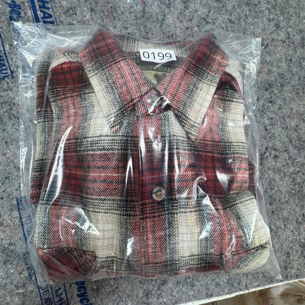 Field & Stream Flannel Shirt Mens M Red Plaid Button Down Heavy Cotton Outdoor - Picture 10 of 10